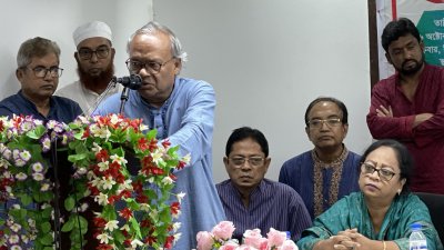 জাতীয় প্রেসক্লাবের জহুর হোসেন চৌধুরী হলে বক্তব্য রাখেন বিএনপির সিনিয়র যুগ্ম মহাসচিব অ্যাডভোকেট রুহুল করিব রিজভী