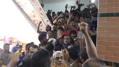 আদালত থেকে কারাগারে নেওয়া হচ্ছে বিএনপি নেতাদের
