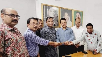 খালেদা জিয়া'র পক্ষে নিমন্ত্রণপত্র গ্রহণ করেন তার একান্ত সচিব এ বি এম আবদুস সাত্তার