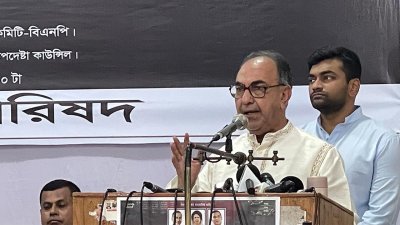 বক্তব্য দিচ্ছেন মির্জা আব্বাস