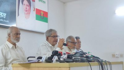 সংবাদ সম্মেলনে বিএনপি মহাসচিব মির্জা ফখরুল ইসলাম