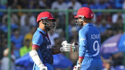 শহীদী-ওমরজাই জুটি প্রতিরোধ গড়ে আফগান ইনিংসে।