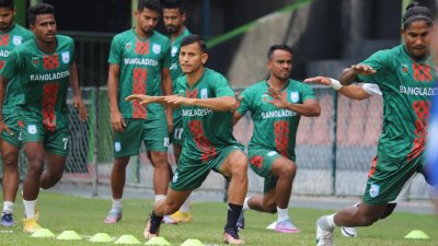 বাংলাদেশ জাতীয় ফুটবল দলের অনুশীলন।