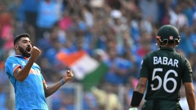 সিরাজ ব্রেকথ্রু করেন