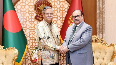 রাষ্ট্রপতি মো. সাহাবুদ্দিনের সঙ্গে সৌজন্য সাক্ষাৎ করেছেন প্রধান বিচারপতি ওবায়দুল হাসান (ছবি: ফোকাস বাংলা)
