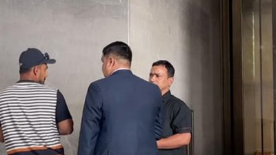 সাংবাদিকের সঙ্গে বিতর্কিত আচরণ করলেন লিটন (ছবিঃ সংগৃহীত)