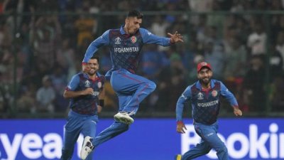 ওকসকে ফিরিয়ে মুজিবের উদযাপন