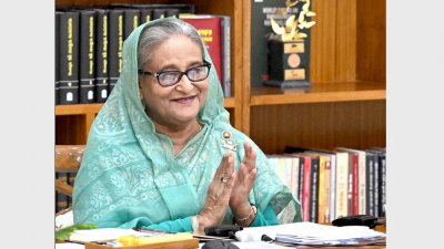 দেশের প্রতিটি উপজেলা স্বাস্থ্য কমপ্লেক্সে স্থাপিত ‘কমিউনিটি আই সেন্টার’ উদ্বোধনকালে প্রধানমন্ত্রী শেখ হাসিনা। ছবি: পিআইডি