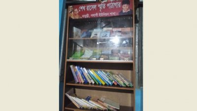 স্কুলের জায়গা দখল করে নির্মিত ‘বইহীন’ পাঠাগারে সেল্ফ বসিয়ে রাখা হলো গাইড বই