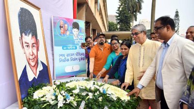 জিপিওতে স্থাপিত শেখ রাসেল স্মৃতিস্তম্ভে পুস্পস্তবক অর্পণ করেন মন্ত্রী