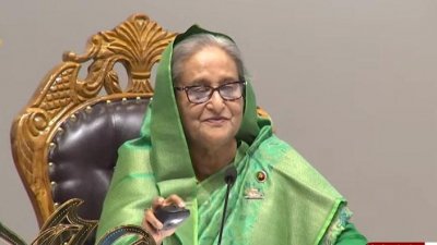 তেজগাঁওয়ের সড়ক ভবন থেকে বিভিন্ন প্রকল্পের উদ্বোধন করেন প্রধানমন্ত্রী শেখ হাসিনা