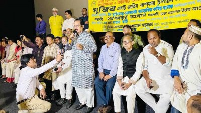 বক্তব্য রাখছেন জাহাঙ্গীর কবির নানক