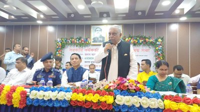 মতবিনিময় সভায় বক্তব্য রাখছেন স্বরাষ্ট্রমন্ত্রী আসাদুজ্জামান খান কামাল
