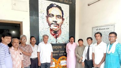 জীবনানন্দ দাশের ম্যুরালে পুষ্পস্তবক অর্পণ