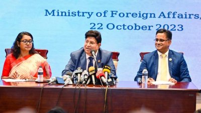 সংবাদ সম্মেলনে বক্তব্য রাখছেন পররাষ্ট্রমন্ত্রী একে আব্দুল মোমেন