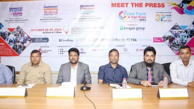 প্রদর্শনীর আয়োজক রেডকার্পেট গ্লোবালের সংবাদ সম্মেলন