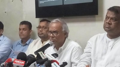 সংবাদ সম্মেলনে  রুহুল কবির রিজভী