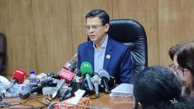 মন্ত্রিপরিষদ সচিব মাহবুব হোসেন