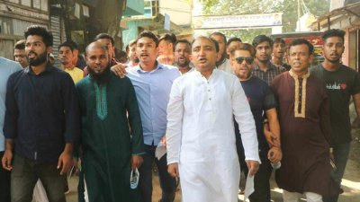 নেতাকর্মীদের নিয়ে গণসংযোগ করছেন আবু আব্বাস ভুঁইয়া