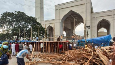 গত ২৮ জুলাই নয়া পল্টনে বিএনপির সমাবেশের পাল্টা কর্মসূচি হিসেবে এই বায়তুল মোকাররম দক্ষিণ গেটেই সমাবেশ করেছিল আওয়ামী লীগ (ফাইল ছবি)
