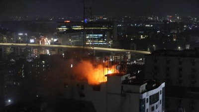 মহাখালীর খাজা টাওয়ারে আগুন (ছবি: নাসিরুল ইসলাম)