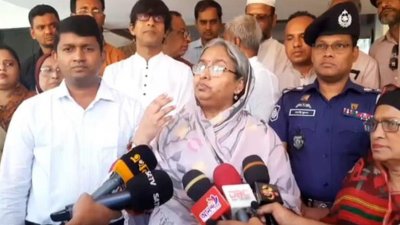 সাংবাদিকদের প্রশ্নের জবাবে শিক্ষামন্ত্রী ডা. দীপু মনি