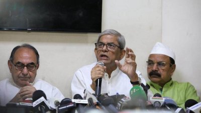 সংবাদ সম্মেলনে বক্তব্য রাখছেন মির্জা ফখরুল ইসলাম আলমগীর