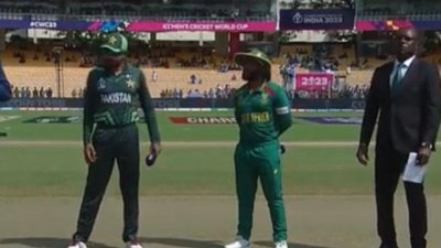 পাকিস্তান টসে জিতেছে