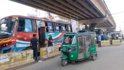 চট্টগ্রাম নগরীর সড়কগুলোতে যানবাহন চলাচল কমেছে