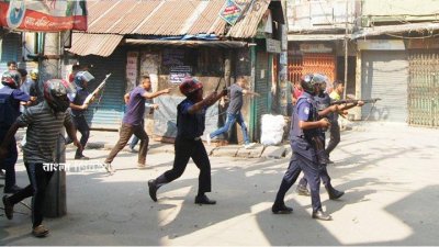 রবিবার সকালে বগুড়ায় বিএনপির নেতাকর্মীদের সঙ্গে আওয়ামী লীগ ও পুলিশের দফায় দফায় সংঘর্ষ হয়েছে