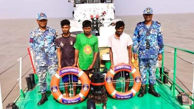 উদ্ধার হওয়া তিন জেলে