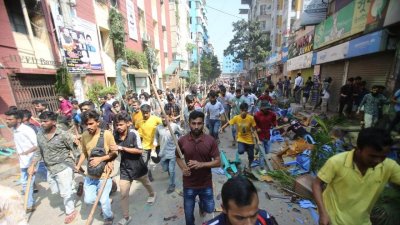 মিরপুরে শ্রমিকদের বিক্ষোভ (ছবি: নাসিরুল ইসলাম)