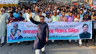 বিএনপি-জামায়াতের অবরোধ-ভাঙচুরের প্রতিবাদে কুমিল্লায় বিক্ষোভ মিছিল