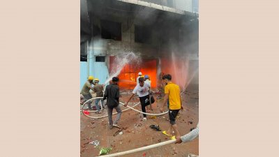 গাজীপুরে কারখানায় দুর্বৃত্তদের আগুন