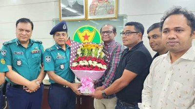 ডিএমপি কমিশনারের সঙ্গে সাক্ষাৎ করেন ক্রাইম রিপোর্টার্স অ্যাসোসিয়েশন অব বাংলাদেশের (ক্র্যাব) কার্যনির্বাহী কমিটির  সদস্যরা