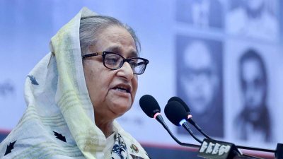 আওয়ামী লীগের আলোচনা সভায় প্রধানমন্ত্রী শেখ হাসিনা (ছবি: ফোকাস বাংলা)