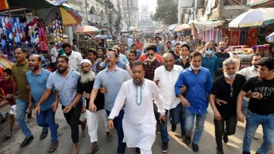 অবরোধের তৃতীয় দিনে নারায়ণগঞ্জের চাষাড়ায় বিএনপির বিক্ষোভ মিছিল (ছবি: ফোকাস বাংলা)