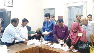 ভোট গণণার প্রস্তুতি চলাকালে
