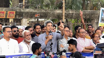 বক্তব্য দিচ্ছেন জোনায়েদ সাকি