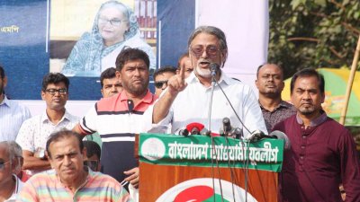 সমাবেশে বক্তব্য রাখছেন শেখ ফজলে শামস্ পরশ