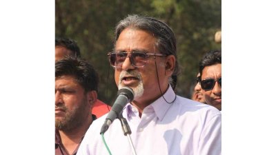 যুবলীগের অবস্থান কর্মসূচিতে বক্তব্য রাখছেন শেখ ফজলে শামস্ পরশ