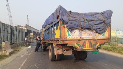 আগুন দেওয়ার পরই পুলিশ গিয়ে নিভিয়ে ফেলে