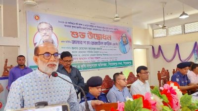 কৃষকদের মাঝে রবি শস্যের প্রণোদনা বিতরণ অনুষ্ঠানে শ ম রেজাউল করিম