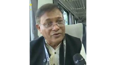 উদ্বোধনী ট্রেনে তথ্য ও সম্প্রচারমন্ত্রী ড. হাছান মাহমুদ