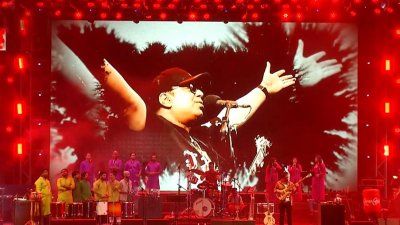 মধ্যরাতে খোলা আকাশের নিচে আইয়ুব বাচ্চুকে স্মরণ