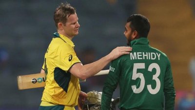 ম্যাচ শেষে মিরাজ ও স্মিথের আলাপ