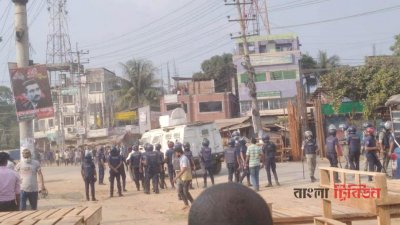 গাজীপুরে শ্রমিক-পুলিশ সংঘর্ষ (ফাইল ছবি)