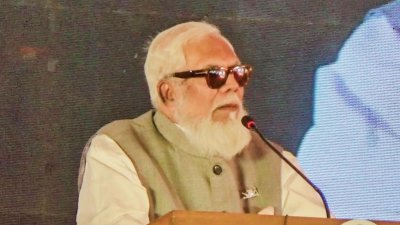 নবাবগঞ্জে আনসার ও গ্রাম প্রতিরক্ষা বাহিনীর জেলা সমাবেশে বক্তব্য রাখছেন সালমান এফ রহমান