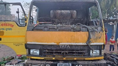 দিনাজপুরে ট্রাকে আগুন