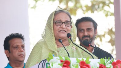 খুলনায় জনসভায় বক্তব্য দিচ্ছেন প্রধানমন্ত্রী শেখ হাসিনা। ছবি: ফোকাস বাংলা